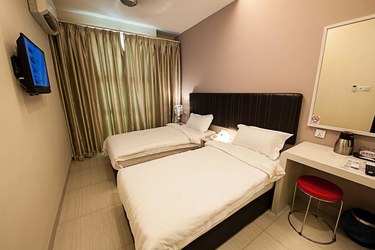 Seven Hotel Putatan Esterno foto
