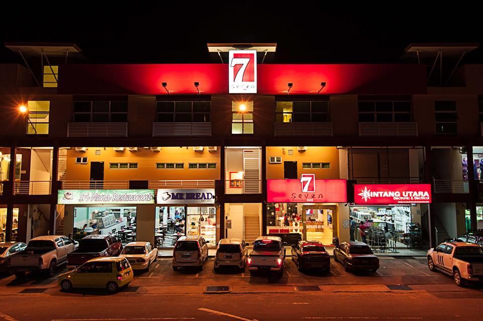 Seven Hotel Putatan Esterno foto