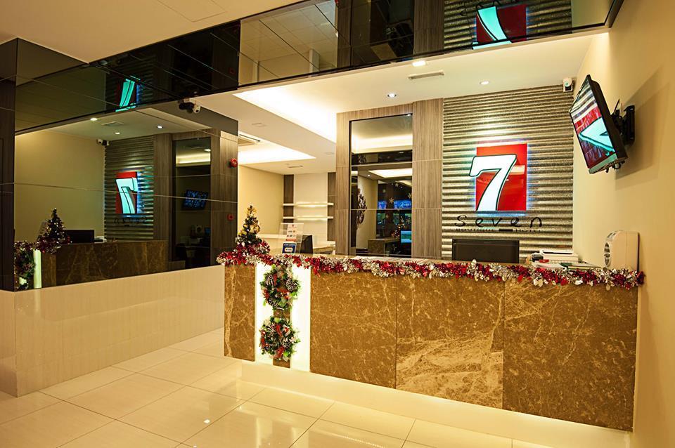 Seven Hotel Putatan Esterno foto