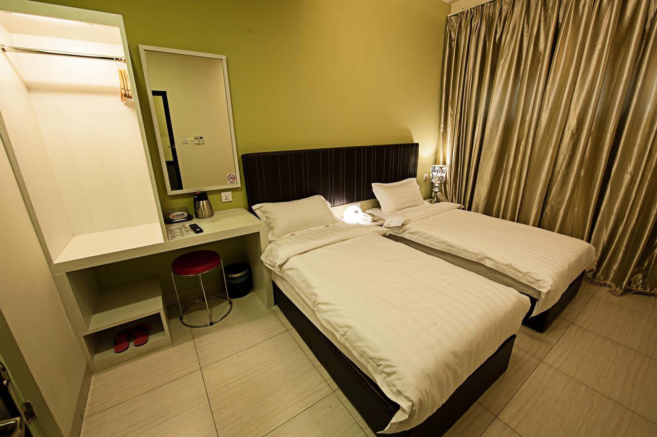 Seven Hotel Putatan Esterno foto