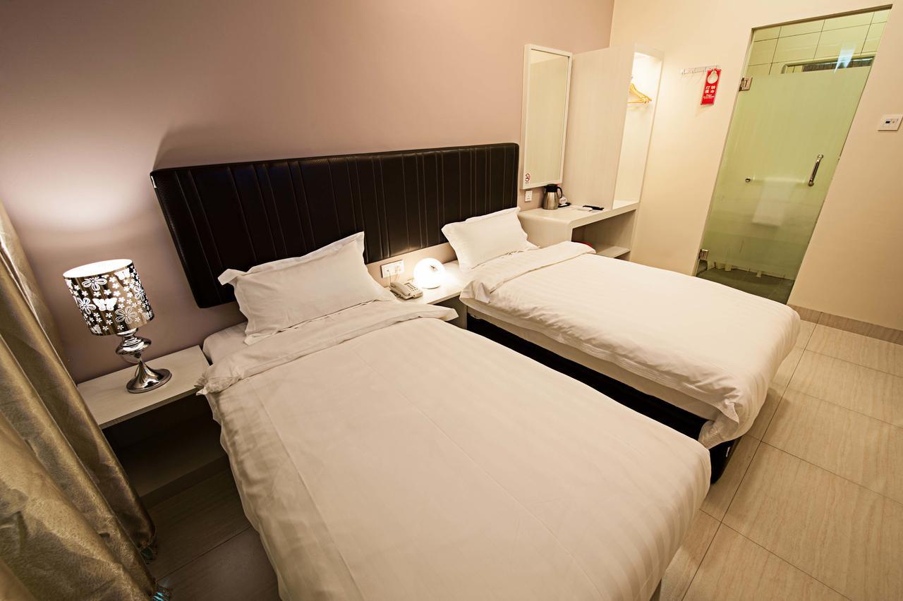 Seven Hotel Putatan Esterno foto
