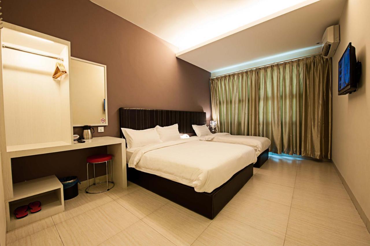 Seven Hotel Putatan Esterno foto